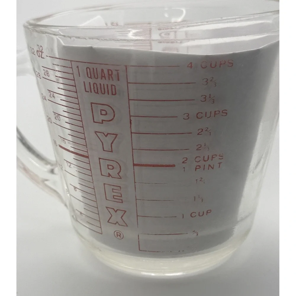 Vintage PYREX #532 1 Quart Measuring Cup Red Lettering Photographic Use D Handle